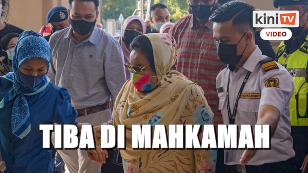 Kes rasuah tenaga solar_ Rosmah, Najib tiba di mahkamah