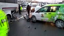 TEM otoyolunda ticari otomobil çevik kuvvet minibüsüne çarptı:1 yaralı