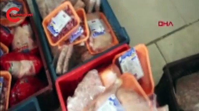 Markette yapılan kontrolde 250 kilo bozulmuş et ele geçirildi