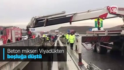 Beton mikseri Viyadükten boşluğa düştü