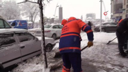 Erzurum’da karla mücadele devam ediyor