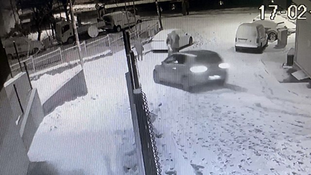 Çocuk aracın altında kalmaktan kıl payı kurtuldu