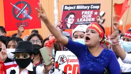 "Queremos democracia". Myanmar palco de um dos maiores protestos desde o golpe militar