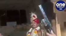 घोड़ी पर बैठे दूल्हे के पास अचानक होने लगी फा​यरिंग, देखें वायरल वीडियो