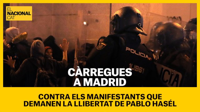 Càrregues policials durant una manifestació contra la detenció de Pablo Hasél a Madrid