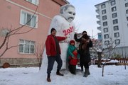 4 metre uzunluğunda dev kardan adam yaptılar