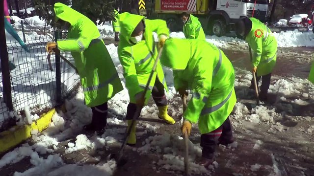 Karla mücadele timleri çalışmalarını aralıksız sürdürdü