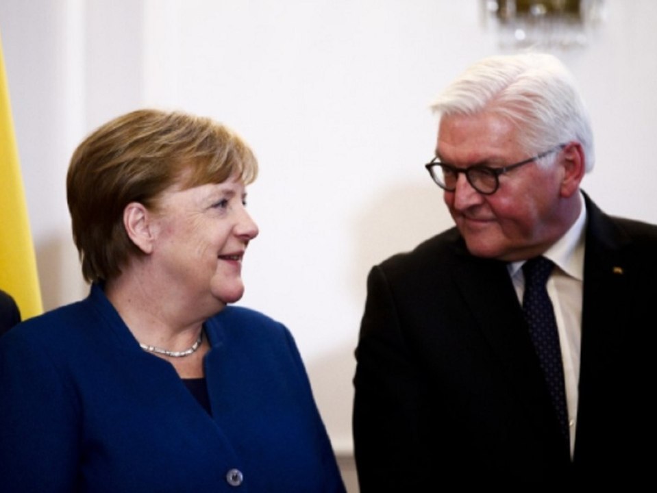 Merkel und steinmeier werden zur corona-impfung aufgefordert
