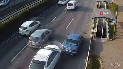 Trafik ışıklarını ihlal ettiler, böyle kaza yaptılar