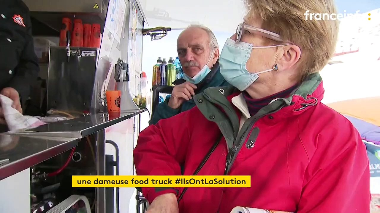 En Savoie, les skieurs peuvent déjeuner sur les pistes grâce à une dameuse transformée en food truck
