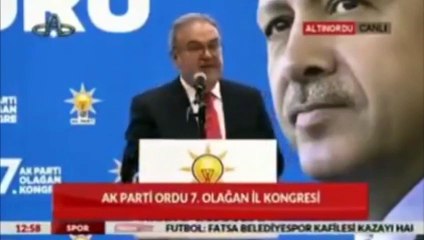 AKP'li il başkanı konuşurken gazeteci öyle bir pankartla kürsüye çıktı ki...!