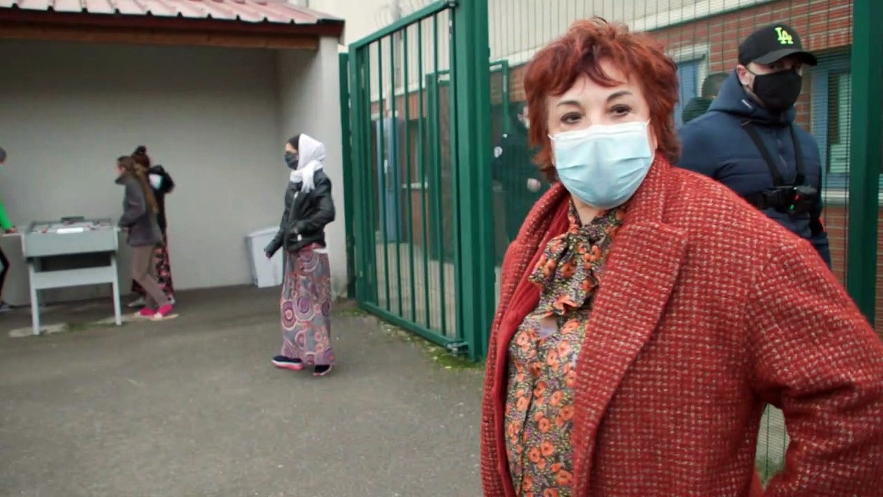 Visite surprise de Benbassa (EELV) au centre de rétention voisin de l'aéroport de Roissy