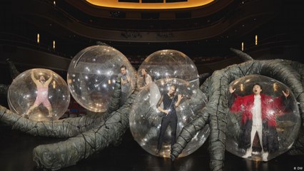 "O toque é uma prova importante de que existimos"