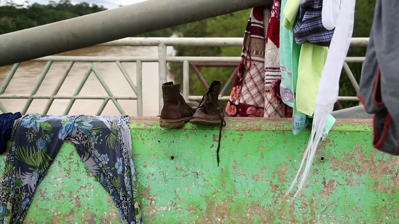 Cientos de migrantes haitianos llevan una semana varados en frontera Brasil-Perú