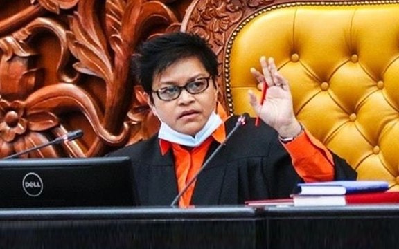 Azalina’s letter to AG on Parliament suspension reignites Umno-PPBM row