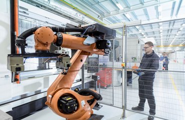 Engineer makes robotic glove to boost muscle grip