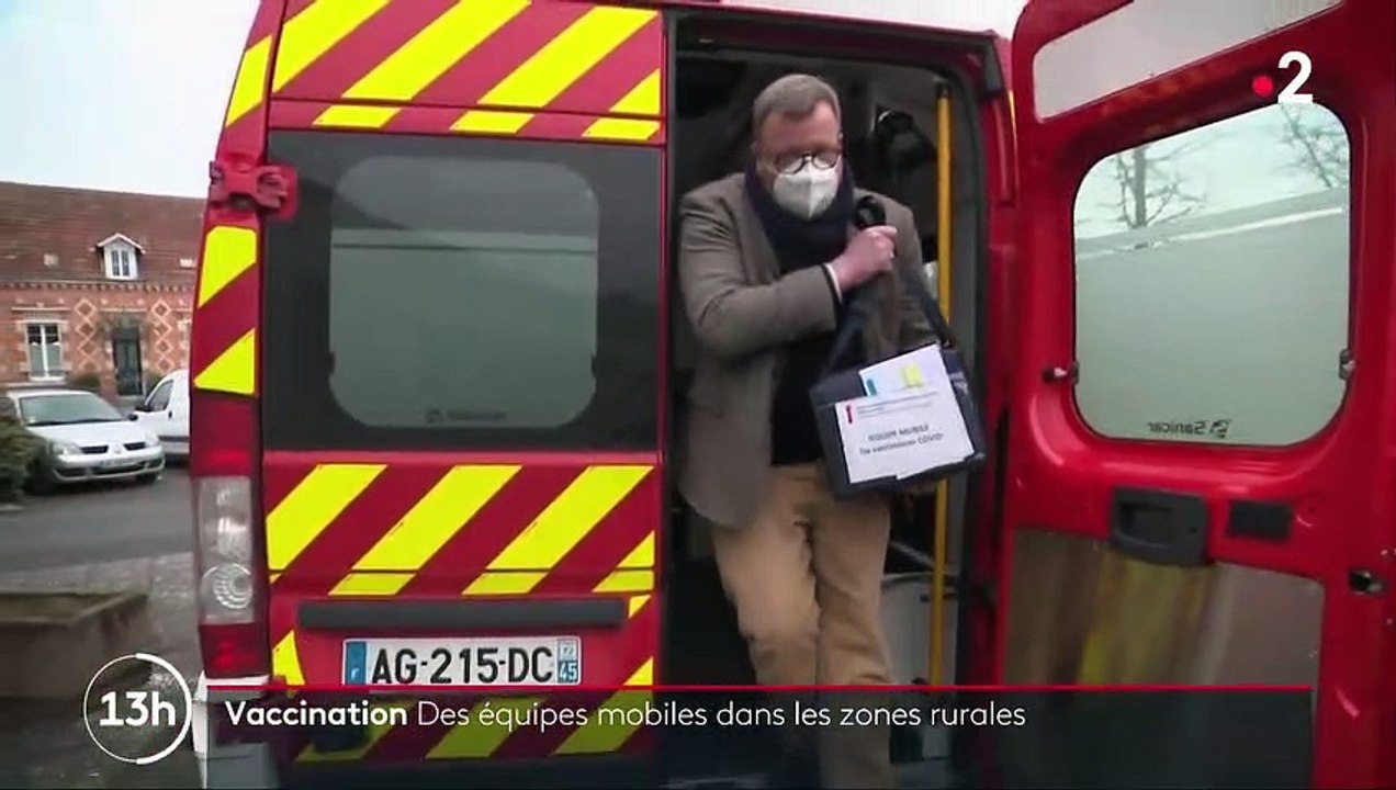 Covid-19 : des équipes mobiles de soignants vaccinent les personnes âgées dans les zones rurales