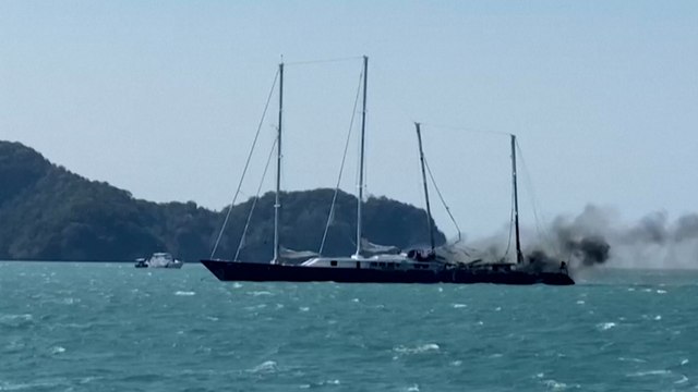 Malaisie : Le Phocéa, ancien yatch de Bernard Tapie, en proie aux flammes