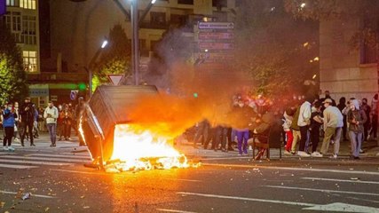 Télécharger la video: PODEMOS DESCONTROLA CIUDADES CON DISTURBIOS POR DETENCIÓN DE PABLO HASEL