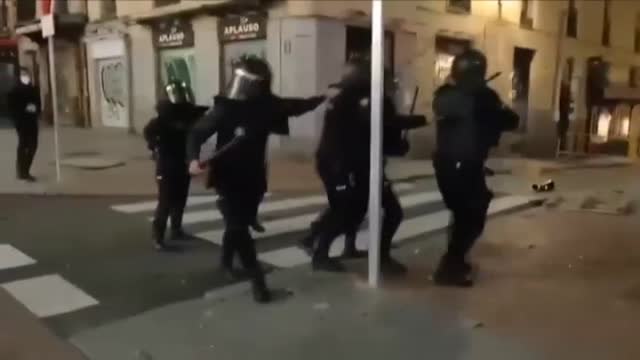 Los disturbios dejan innumerables destrozos en el centro de Madrid