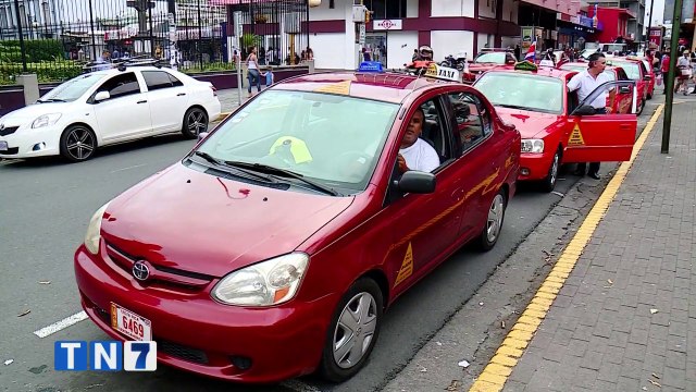 tn7-ticos-prefieren-apps-de-transporte-antes-que-taxis-180221