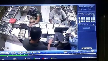 45 ग्राम सोने का हार साड़ी में छुपाकर पार हुई महिला