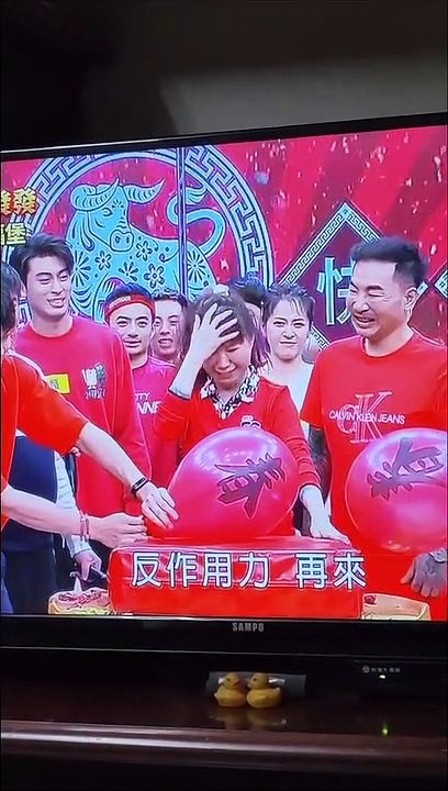 Un mari aide sa femme à gagner dans un jeu télévisé (Taïwan)