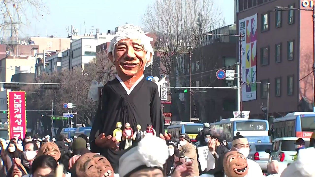 [현장영상] '민중의 벗' 故 백기완 선생 운구 행렬...서울광장으로 이동 / YTN