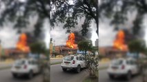 Bomberos controlan incendio al interior de bodega en el sur de Bogotá