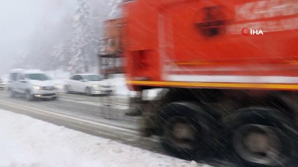 Bolu Dağı’nda kar yağışı ve yoğun sis