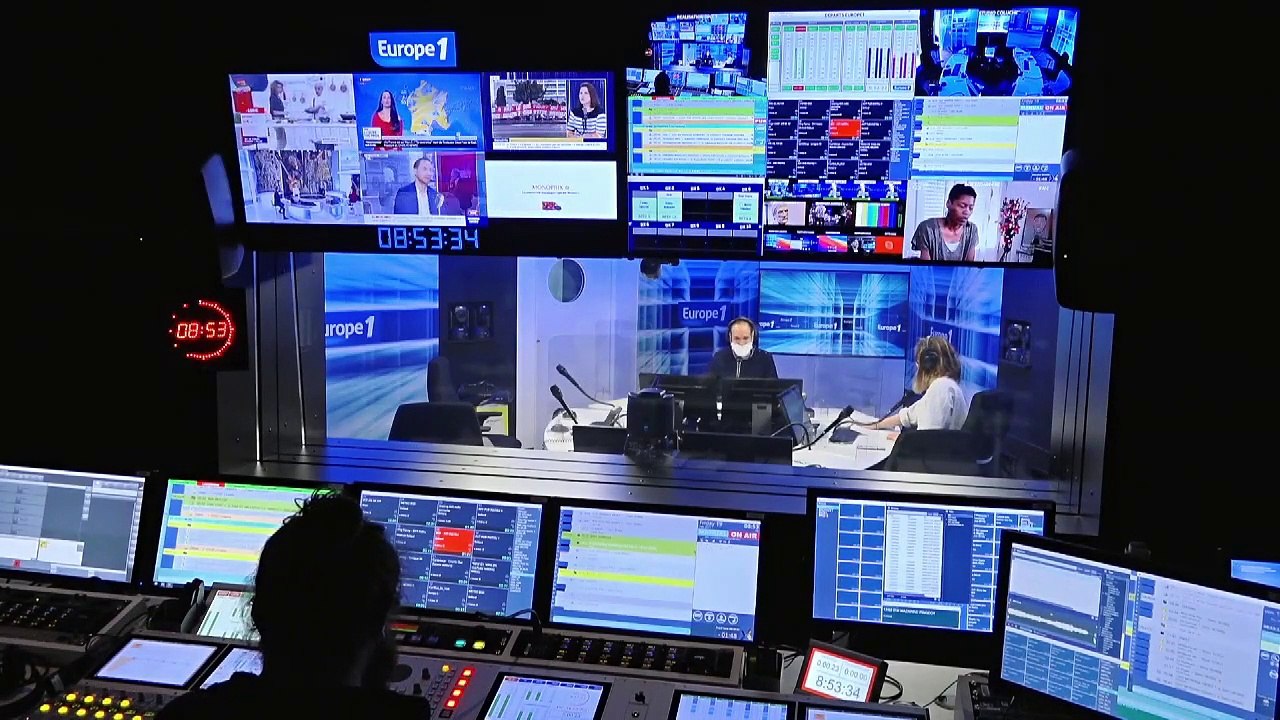 BEST OF - Emmanuel Macron : "Un couvre-feu, ça va forcément donner une petite couleur vintage" (Canteloup)