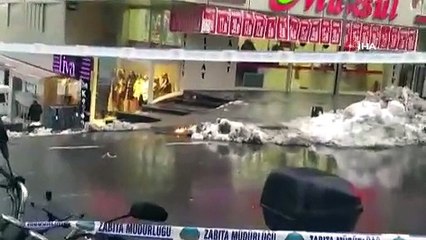 Elektrik kabloları tutuşunca caddede korku dolu anlar yaşandı