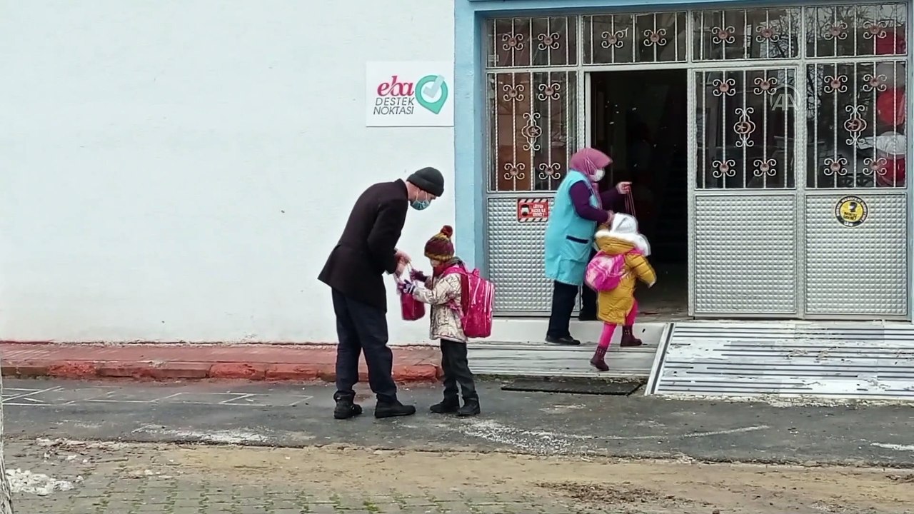 İSTANBUL - Köy okullarında yüz yüze eğitim başladı