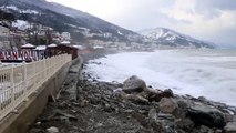 KASTAMONU - Etkili olan fırtına nedeniyle Karadeniz'de 4 metre yüksekliğinde dalgalar oluştu