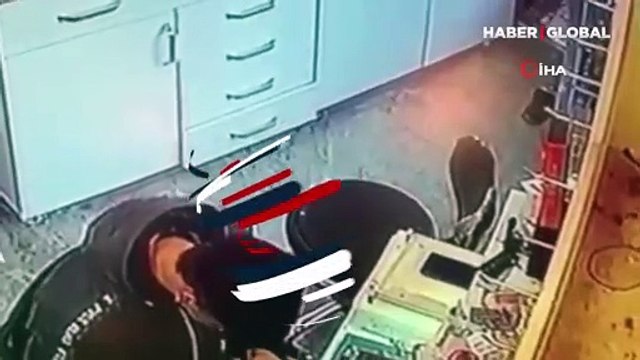 Cep telefonunun bomba gibi patladığı anlar kamerada