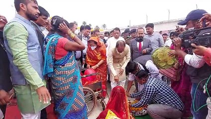 मुख्यमंत्री शिवराज सिंह चौहान ने किया कन्या पूजन, सामूहिक कन्या भोज का भी हुआ आयोजन