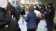 Los detenidos por los disturbios en Madrid recibidos con vítores a la salida del juzgado