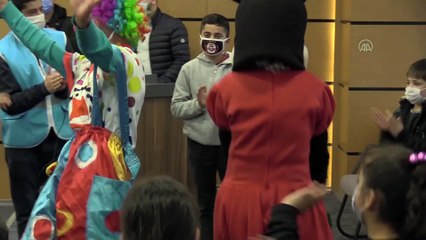 Siirt Belediyesi yetim çocukları hediyelerle sevindirdi