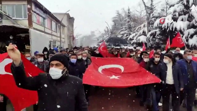 Bahçesaray’da Lapa Lapa Kar Yağışı Altında Teröre Lanet Yürüyüş