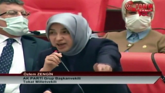 Özlem Zengin 'çıplak arama' tartışmalarına noktayı koydu!