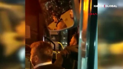 Trafikte dehşet anları! Otobüse saldıran grup kamerada