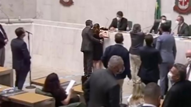 Un député agresse sexuellement une femme en plein Parlement