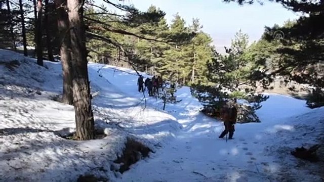 SİVAS - Doğa tutkunları salgın sürecinde turlara katılarak doğada vakit geçiriyor