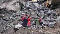 ARTVİN - İş makinesinin devrilmesi sonucu 1 işçi öldü, 1 işçi yaralandı (2)