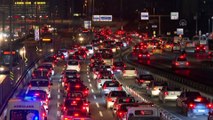 İSTANBUL - Sokağa çıkma kısıtlaması öncesi trafikte yoğunluk yaşanıyor