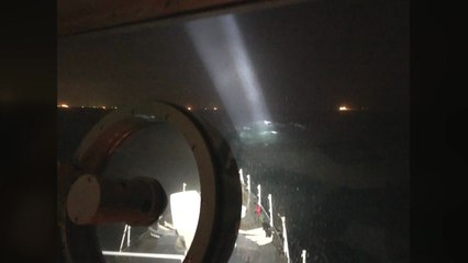 부산 고리 앞바다에 어선 침몰...승선원 4명 구조 / YTN