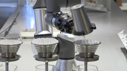 "로봇 바리스타의 커피 맛은?"...비대면으로 안심 / YTN