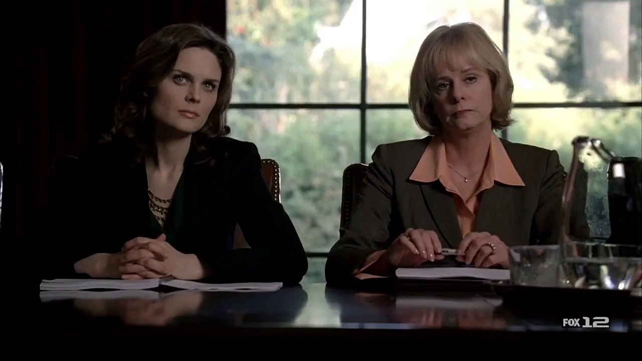 Bones 2x11 - Katy Reichs appears on 'Bones'