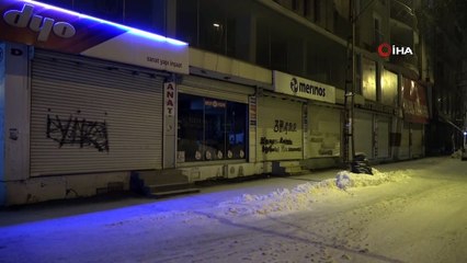 Kısıtlamanın başlamasıyla Yüksekova'da cadde ve sokaklar boş kaldı