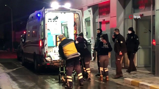 2 polis memuru, gürültü şikayetine gittikleri evde bıçaklanarak yaralandı